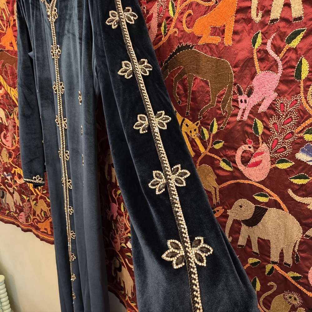 Game Of Thrones Velvet Embellished Gown With Hood Handmade - Picture 6 of 15